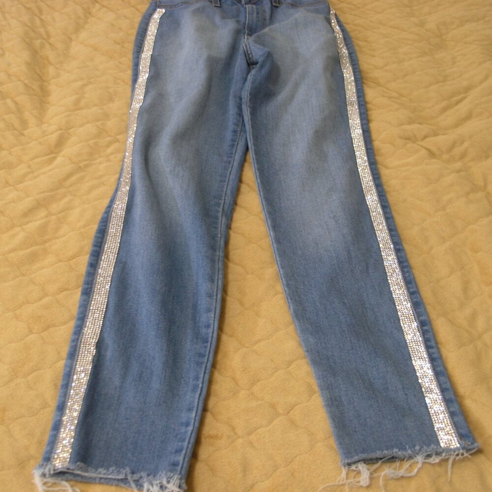 Vibrant M.I.U Jeans Rhinestone accents raw hem skinny jeans Junior Size11 (W29)